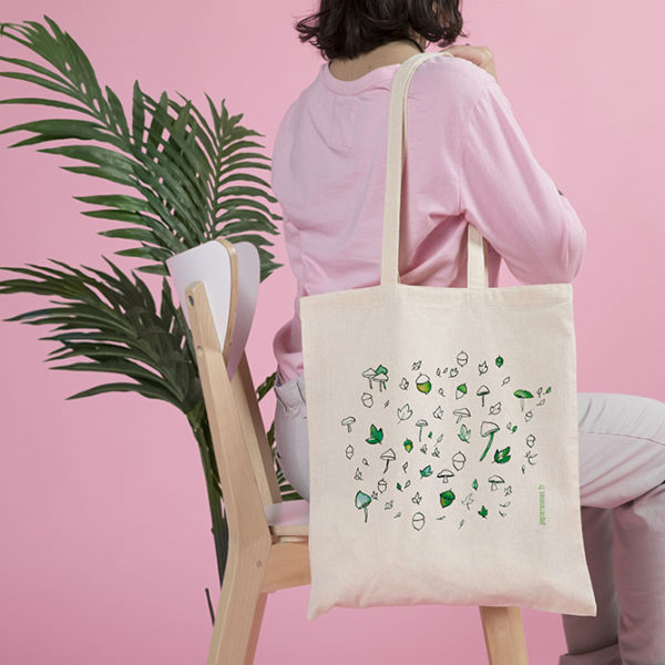 tote bag dans la forêt