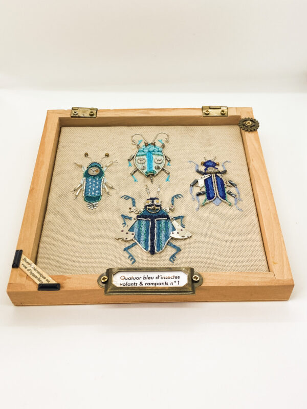 Quatuor bleu d'insectes volants & rampants n°1 Objets déroutés