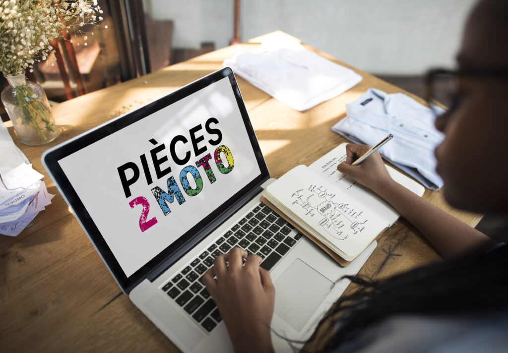 Logo pièces de moto papier ananas retro coloré